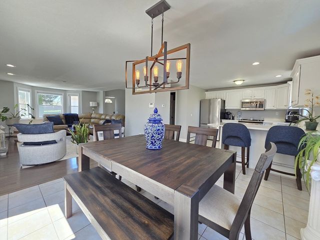 27 Middlesex Ave, Worcester, MA 01604