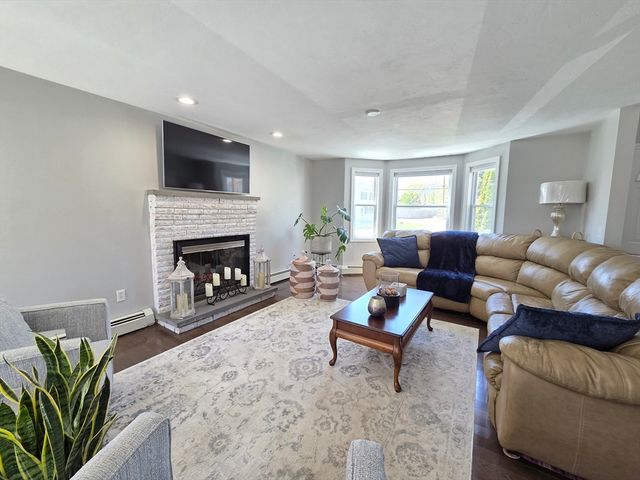 27 Middlesex Ave, Worcester, MA 01604