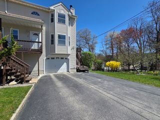 27 Middlesex Ave, Worcester, MA 01604
