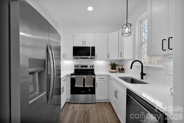 8131 Kings Creek Drive, Charlotte, NC 28273