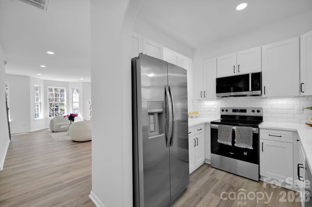 8131 Kings Creek Drive, Charlotte, NC 28273