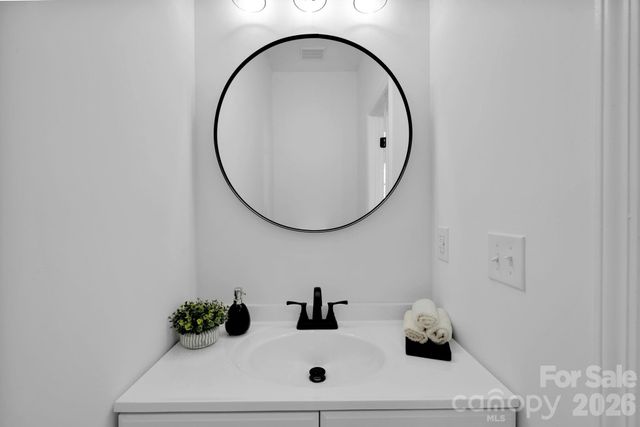 8131 Kings Creek Drive, Charlotte, NC 28273