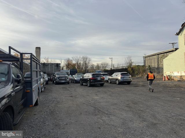 2203 CHANNING ST NE, Washington, DC 20018