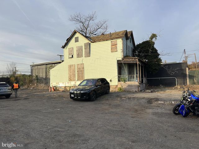 2203 CHANNING ST NE, Washington, DC 20018