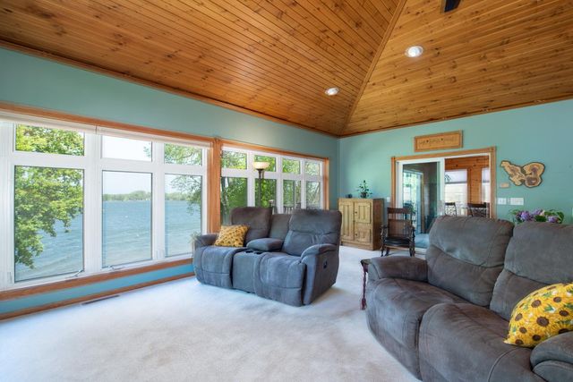 1524 Squirrels Nest Road, Kasota, MN 56050
