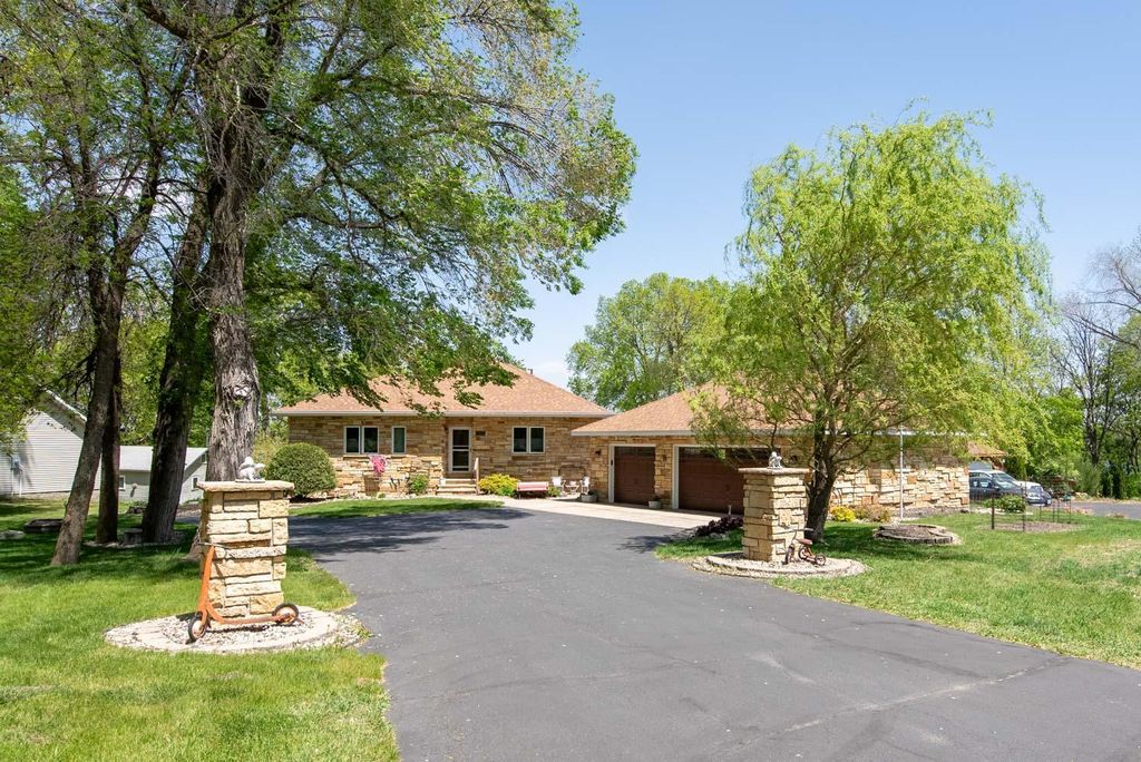 1524 Squirrels Nest Road, Kasota, MN 56050