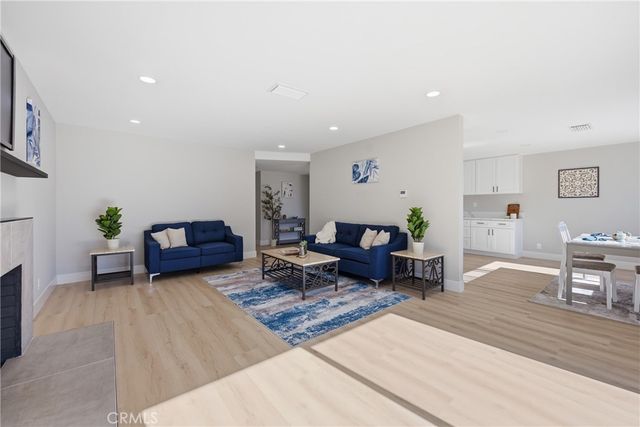 8688 Denver Street, Ventura, CA 93004