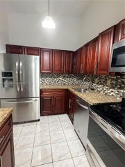 927 NE 199th St 206, Miami, FL 33179