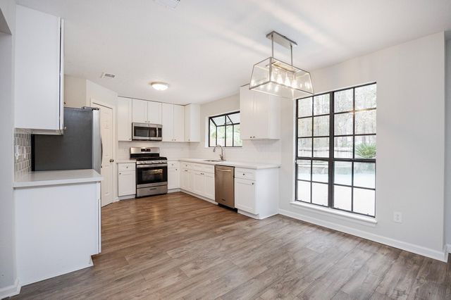 86 W Stony Bridge Circle, The Woodlands, TX 77381