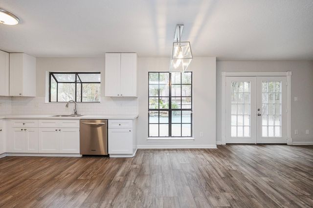 86 W Stony Bridge Circle, The Woodlands, TX 77381
