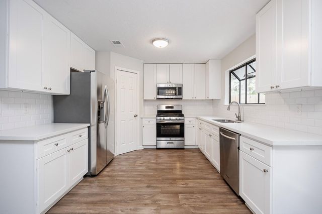 86 W Stony Bridge Circle, The Woodlands, TX 77381