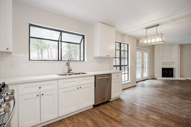 86 W Stony Bridge Circle, The Woodlands, TX 77381