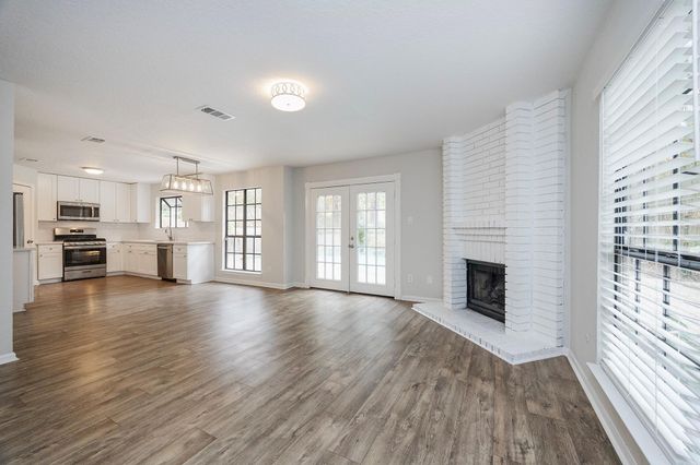 86 W Stony Bridge Circle, The Woodlands, TX 77381