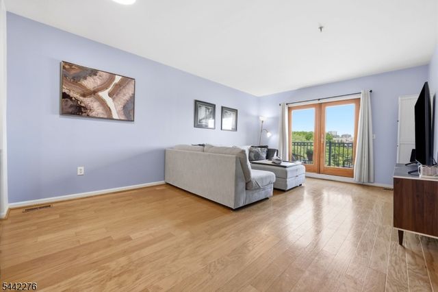 242 The Promenade 242, Edgewater Boro, NJ 07020