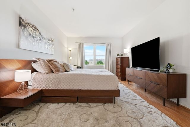 242 The Promenade 242, Edgewater Boro, NJ 07020