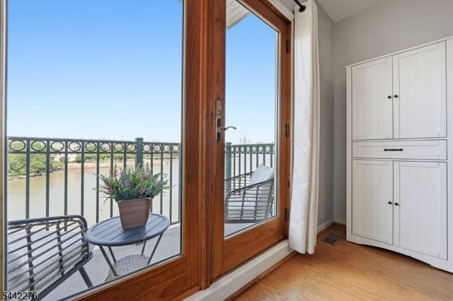 242 The Promenade 242, Edgewater Boro, NJ 07020