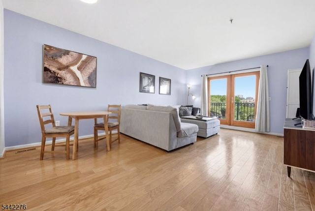 242 The Promenade 242, Edgewater Boro, NJ 07020