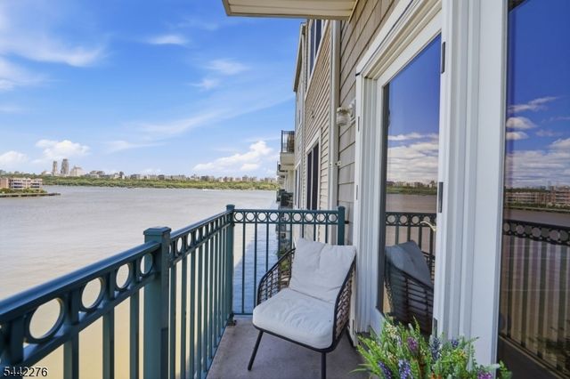 242 The Promenade 242, Edgewater Boro, NJ 07020