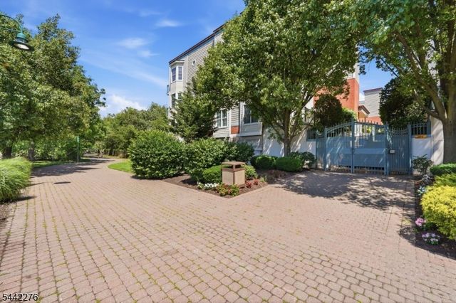 242 The Promenade 242, Edgewater Boro, NJ 07020