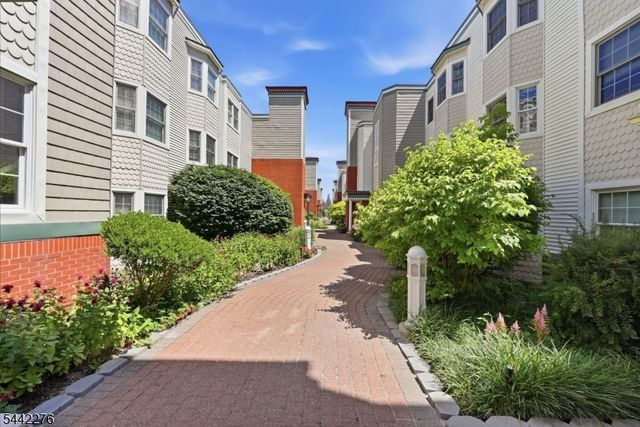 242 The Promenade 242, Edgewater Boro, NJ 07020