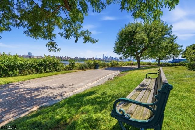 242 The Promenade 242, Edgewater Boro, NJ 07020