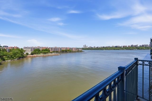 242 The Promenade 242, Edgewater Boro, NJ 07020