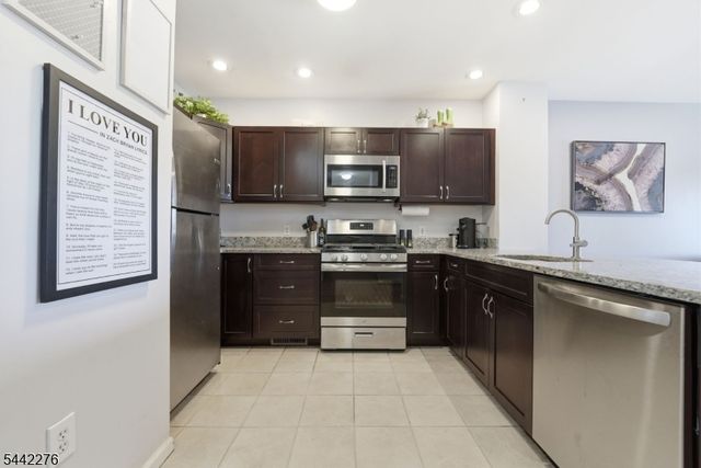242 The Promenade 242, Edgewater Boro, NJ 07020