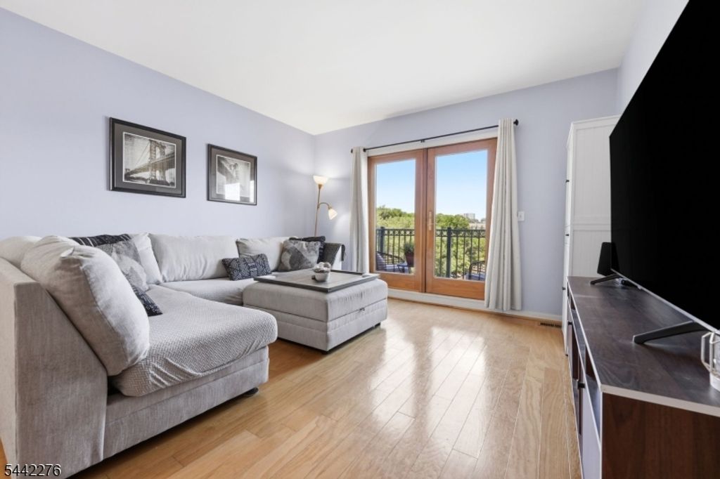 242 The Promenade 242, Edgewater Boro, NJ 07020