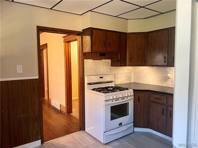 77 Weiss Street, Buffalo, NY 14206