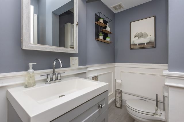 9 Lawrence St 1, Woburn, MA 01801