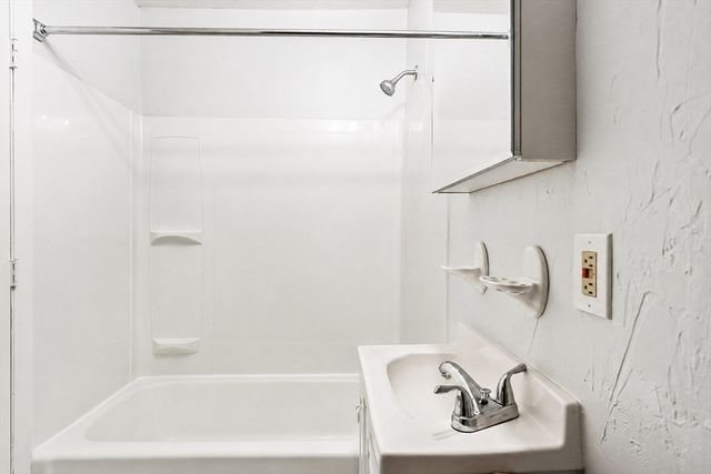 9 Lawrence St 1, Woburn, MA 01801