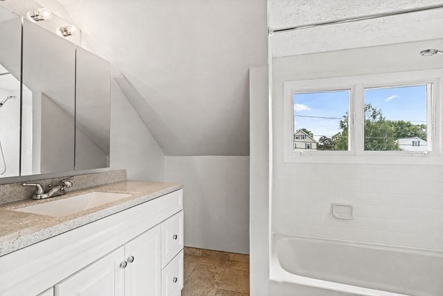9 Lawrence St 1, Woburn, MA 01801