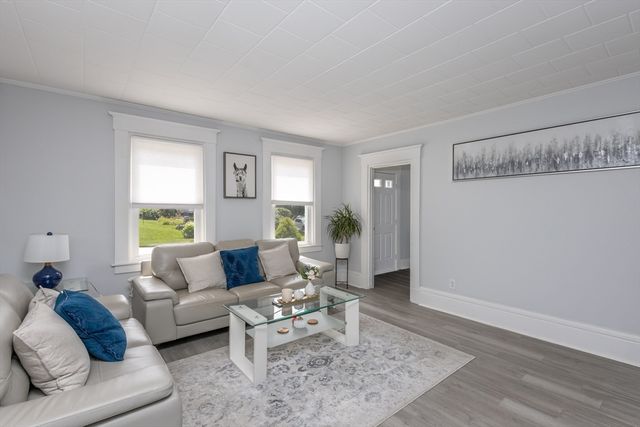 9 Lawrence St 1, Woburn, MA 01801