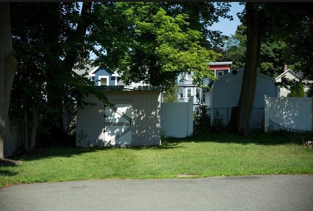 9 Lawrence St 1, Woburn, MA 01801