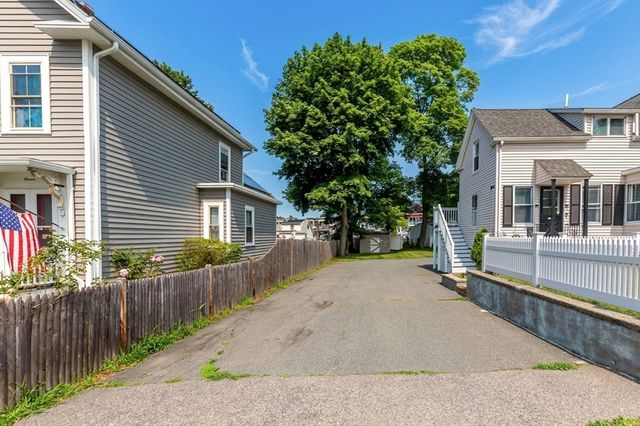 9 Lawrence St 1, Woburn, MA 01801
