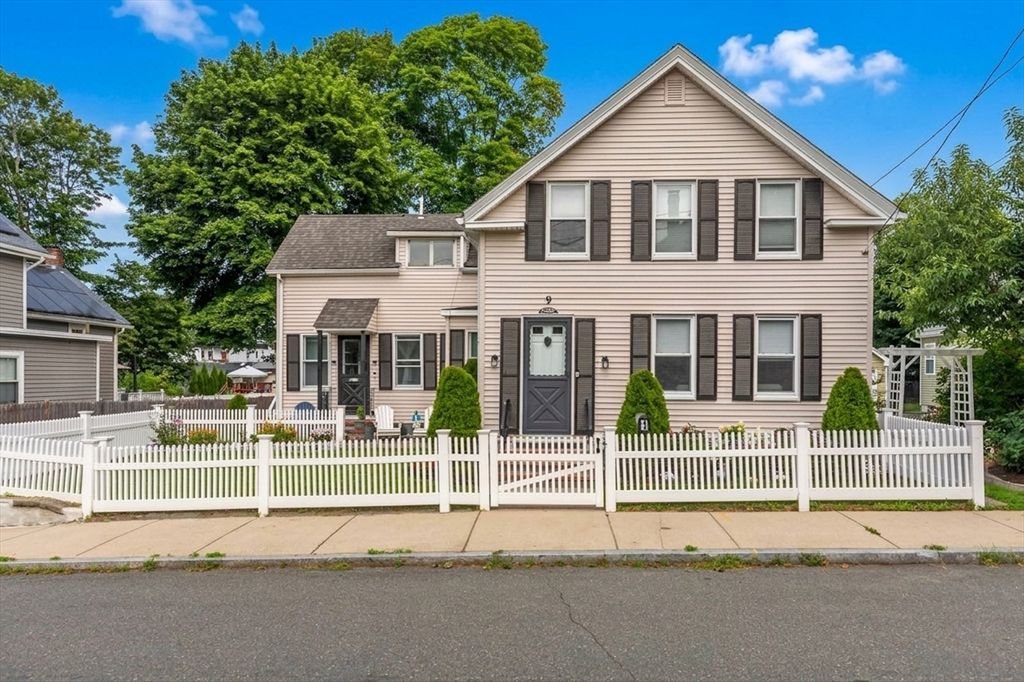 9 Lawrence St 1, Woburn, MA 01801