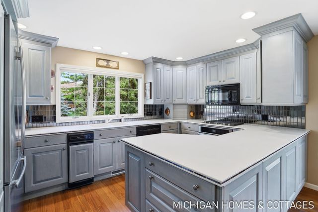 309 Glen Garry Court, Holland City, MI 49423