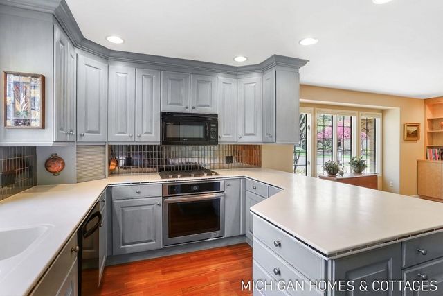 309 Glen Garry Court, Holland City, MI 49423