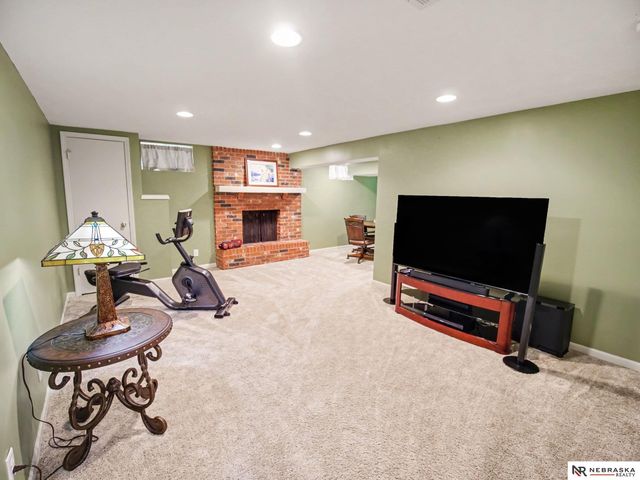 13968 Woolworth Circle, Omaha, NE 68144
