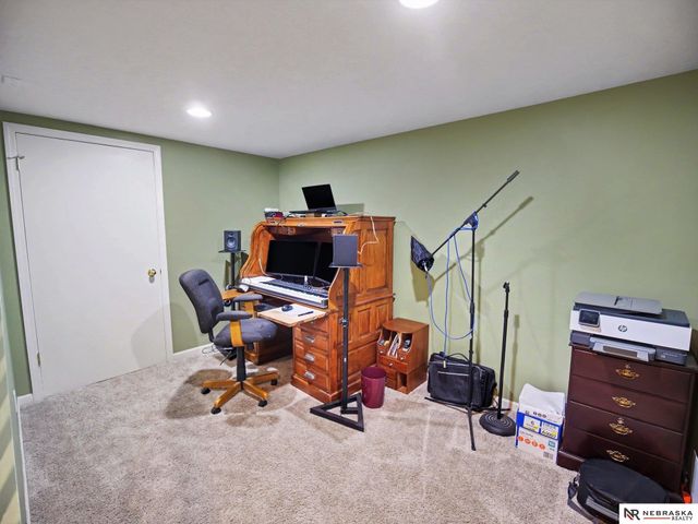 13968 Woolworth Circle, Omaha, NE 68144