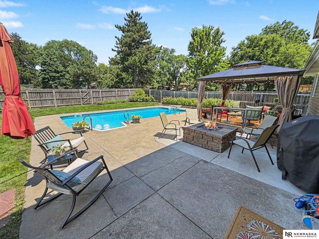 13968 Woolworth Circle, Omaha, NE 68144