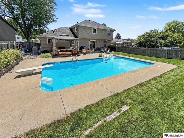 13968 Woolworth Circle, Omaha, NE 68144