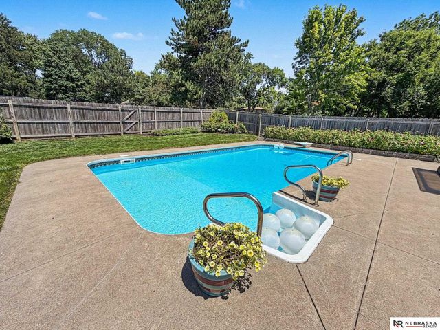 13968 Woolworth Circle, Omaha, NE 68144