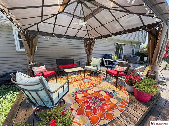 13968 Woolworth Circle, Omaha, NE 68144