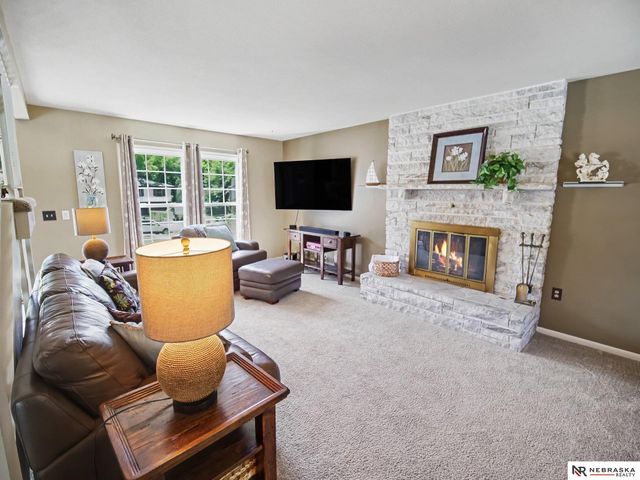 13968 Woolworth Circle, Omaha, NE 68144
