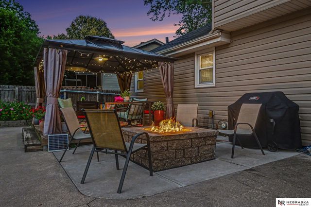 13968 Woolworth Circle, Omaha, NE 68144