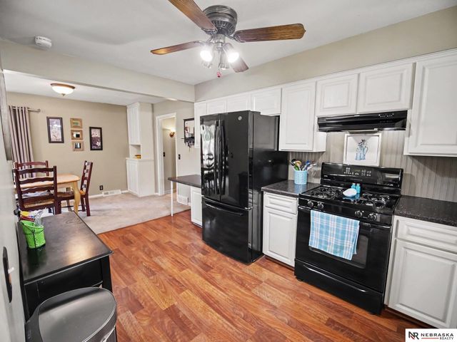 13968 Woolworth Circle, Omaha, NE 68144