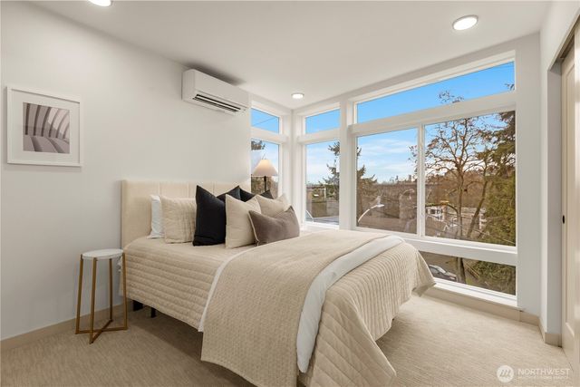 722 N 36th Street, Seattle, WA 98103