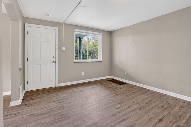 1406 Elmwood St, Port Vue, PA 15133