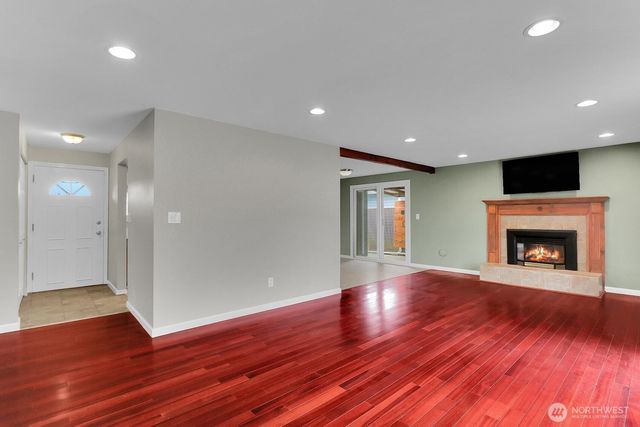24415 14th Avenue S, Des Moines, WA 98198